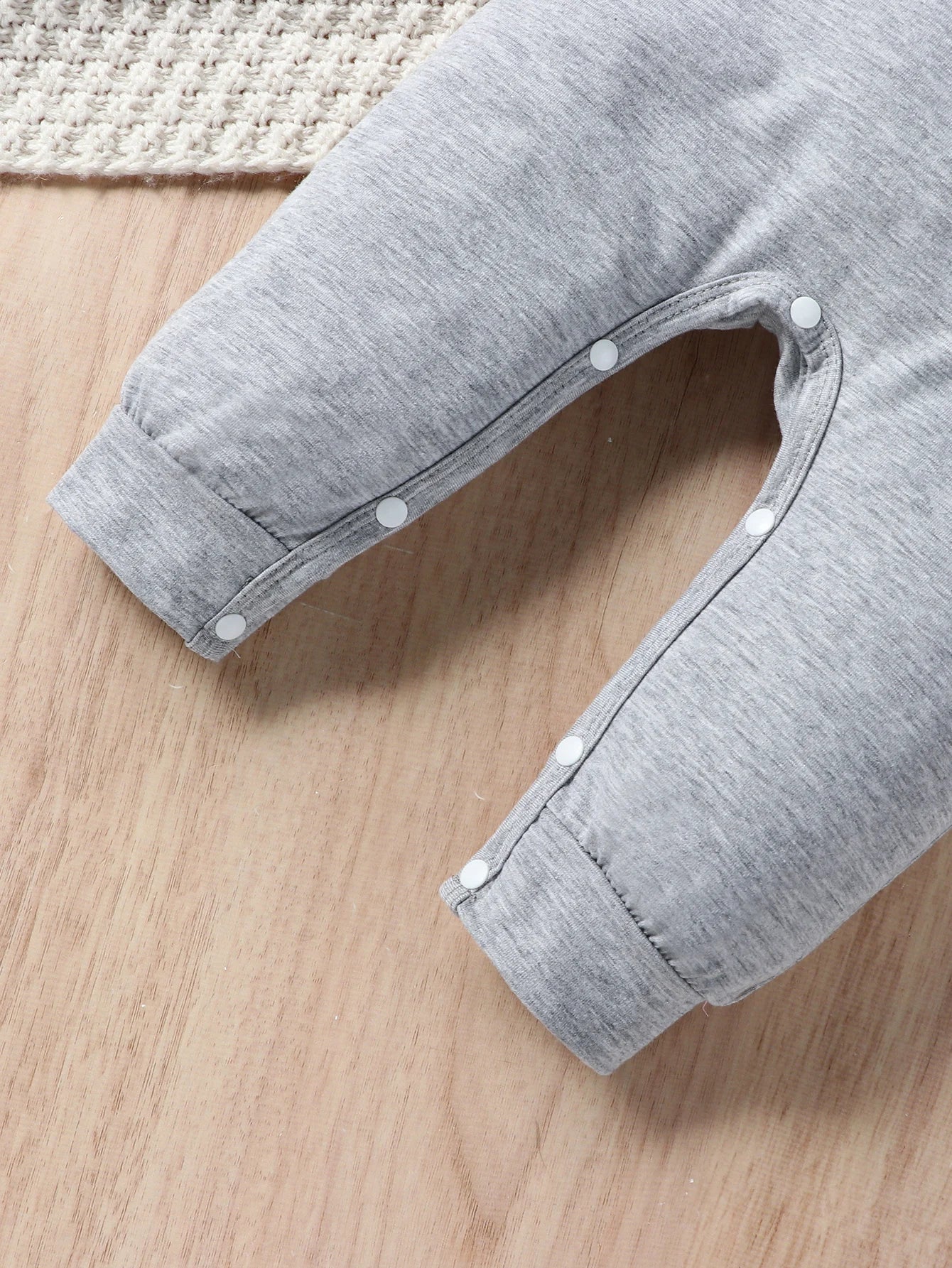 Autumn and winter baby boy cute casual fashion HELLO English letter long sleeved round neck jumpsuit+hat