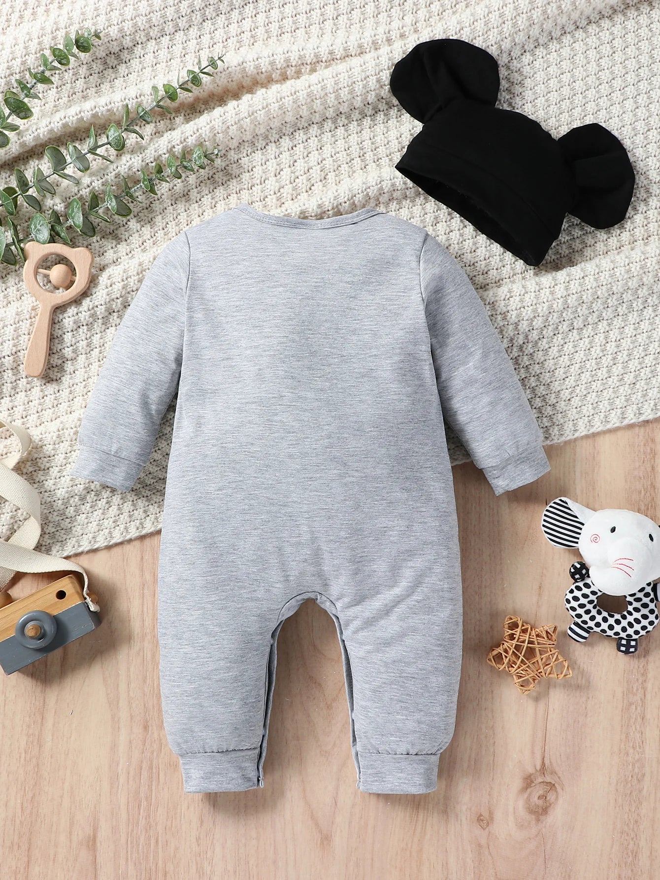 Autumn and winter baby boy cute casual fashion HELLO English letter long sleeved round neck jumpsuit+hat